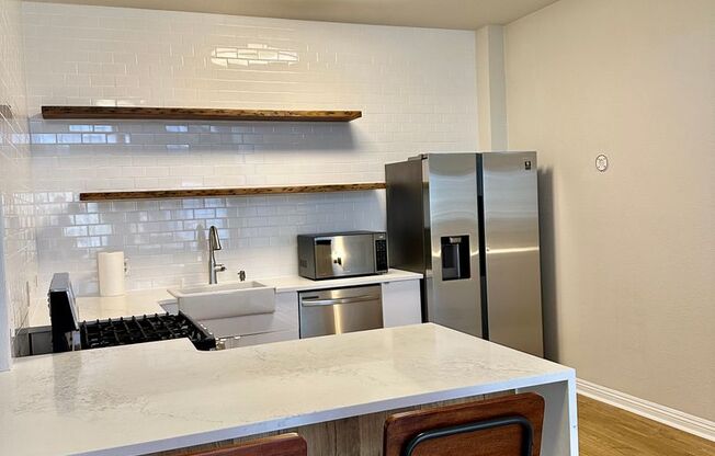 Pet Friendly Live/Work Loft in Oakland Towel Company Building!