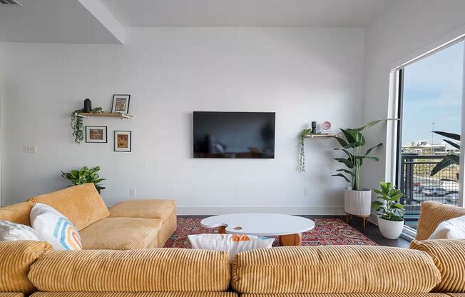 1 bed, 1 bath, $1,749, Unit 512