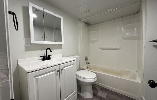 2 beds, 1 bath, $1,399, Unit 13