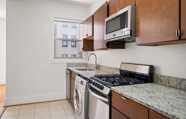 1 bed, 1 bath, 650 sqft, $1,899, Unit 811-403