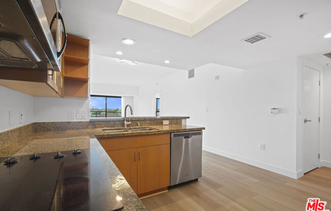 1 bed, 1.5 baths, 997 sqft, $4,450, Unit 610