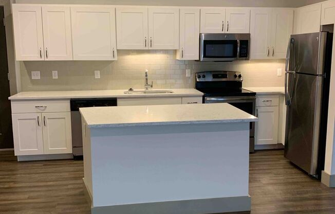 2 beds, 2 baths, 1,050 sqft, $2,055, Unit 3250-103