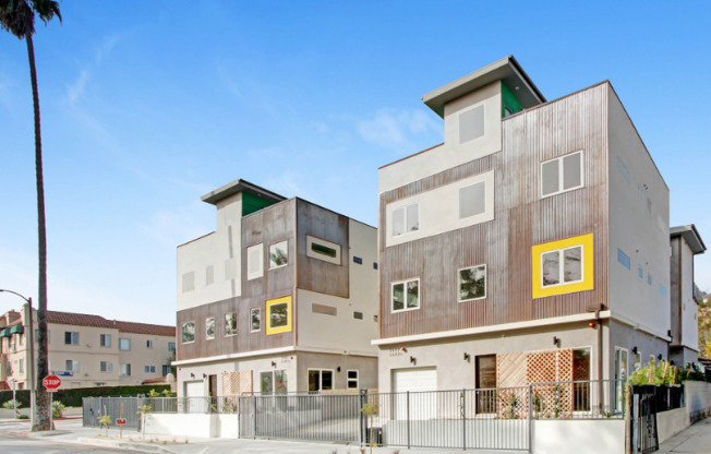 5407 N HUNTINGTON DR