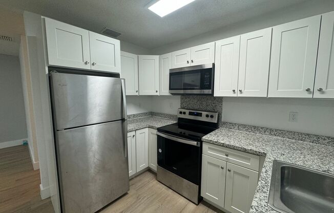 2 beds, 1 bath, 850 sqft, $1,995, Unit 6036-6