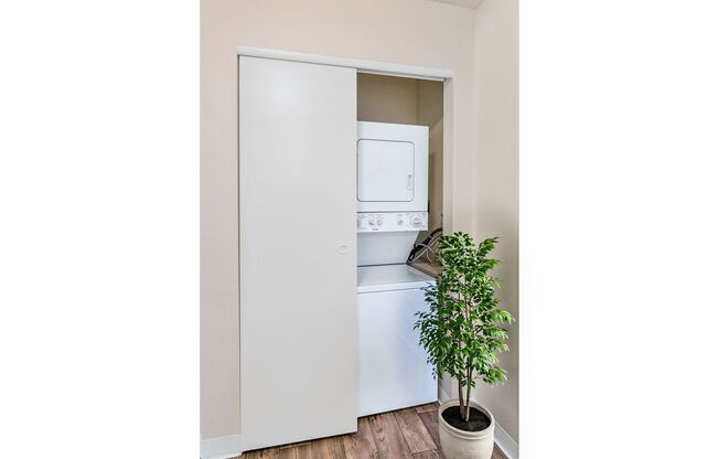 2 beds, 2 baths, 960 sqft, $1,558, Unit 201