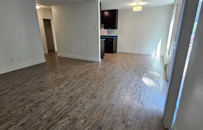 2 beds, 1 bath, 915 sqft, $1,495, Unit 32