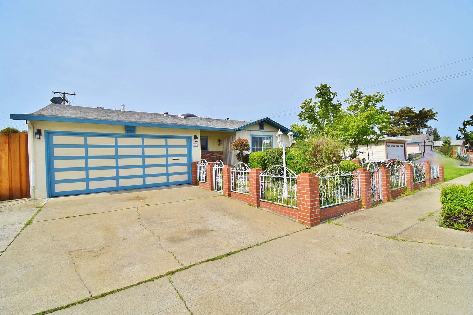 $3,590 / 3 BR - NICELY REMODELED FREMONT HOME IN SUNDALE