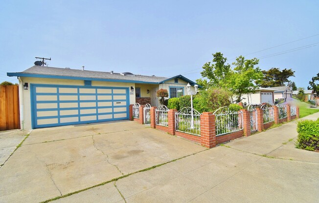 $3,590 / 3 BR - NICELY REMODELED FREMONT HOME IN SUNDALE