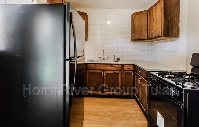 3729 N LANSING PL