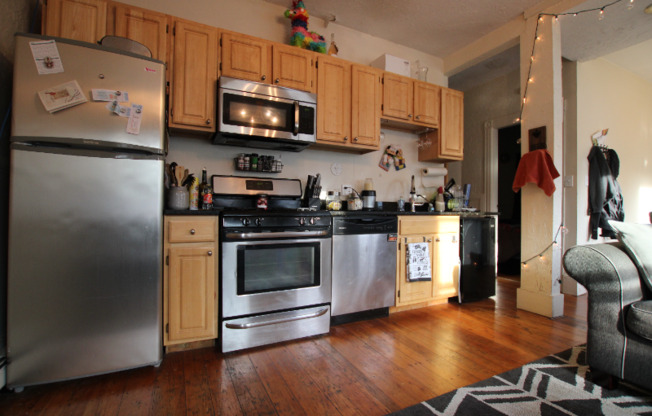 93 HILLSIDE ST. 2S