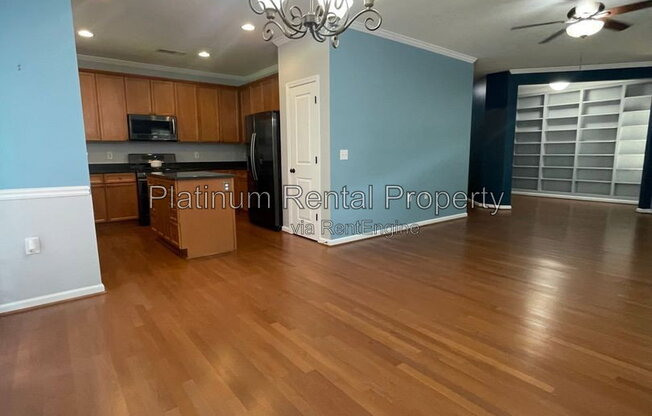 3 beds, 2.5 baths, 2,069 sqft, $2,095, Unit 10