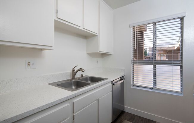 1 bed, 1 bath, 574 sqft, $1,795, Unit 31