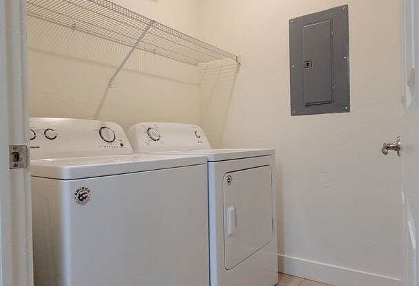 2 beds, 1 bath, 954 sqft, $1,290, Unit E102