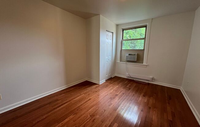 1 bed, 1 bath, 580 sqft, $1,499, Unit 5703 Hobart St. #33