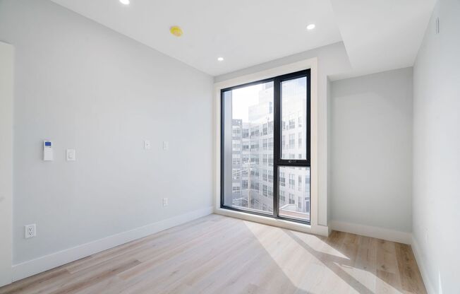 2 beds, 1 bath, $2,550, Unit 205