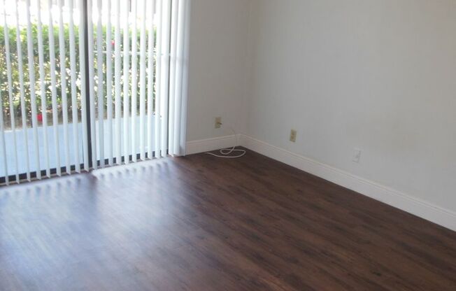 ONE BEDROOM ONE BATHROOM! WATERFRONT COMMUNITY!
