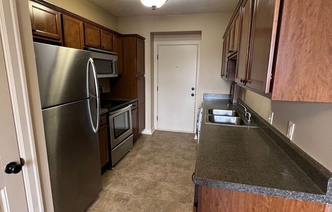 2 beds, 1 bath, 800 sqft, $1,295, Unit 601 - Unit 105 B800