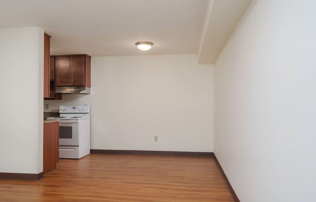 2 beds, 1 bath, 900 sqft, $1,349, Unit 104