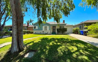 2+1 No Hollywood home on LARGE lot w/garage!