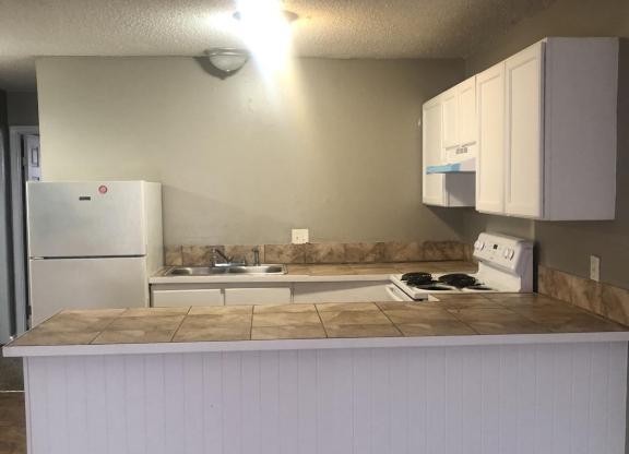 1 bed, 1 bath, 700 sqft, $550