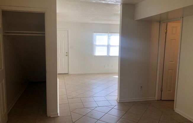 4 beds, 1.5 baths, 1,188 sqft, $1,072, Unit 1217