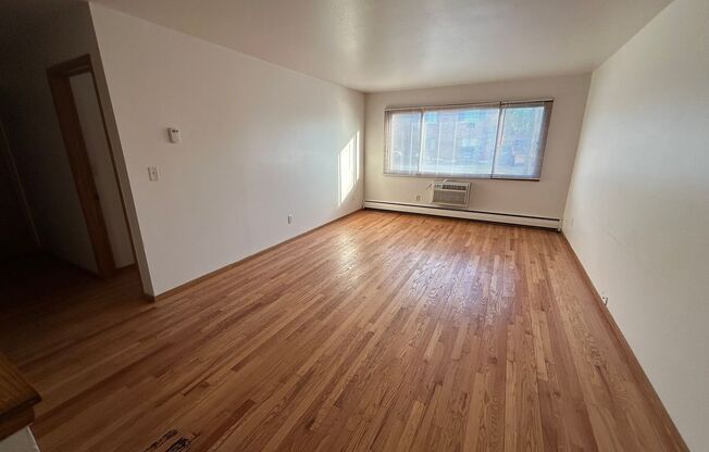 1 bed, 1 bath, $995, Unit 10