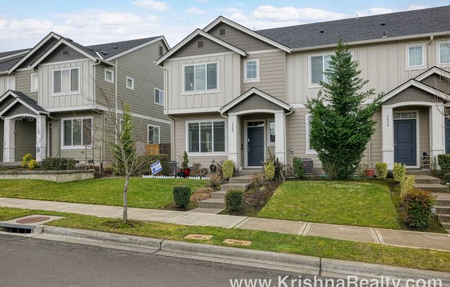 Charming Modern 3 BD* 2.5 BA& Townhome located in Popular North Bethany's Abbey Creek Community