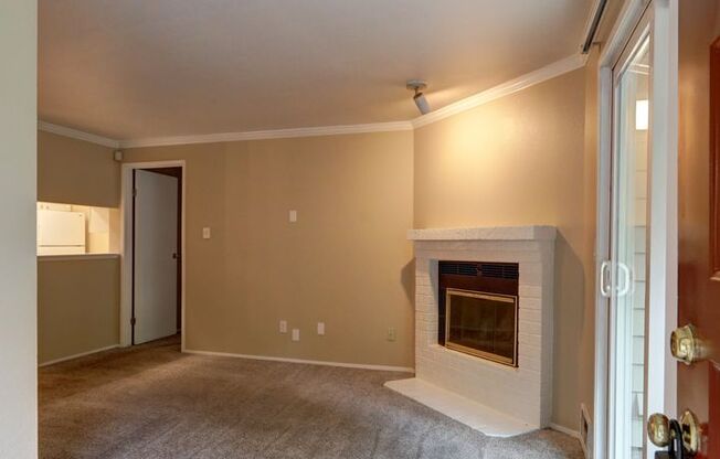 2 Bedroom Ground Floor Condo in the Heart of Woodinville!