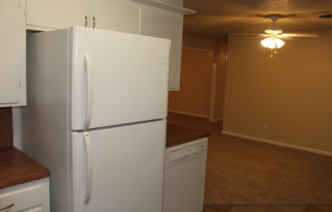 3 beds, 2 baths, $1,100