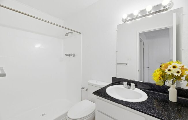 2 beds, 2 baths, 952 sqft, $1,150, Unit 230