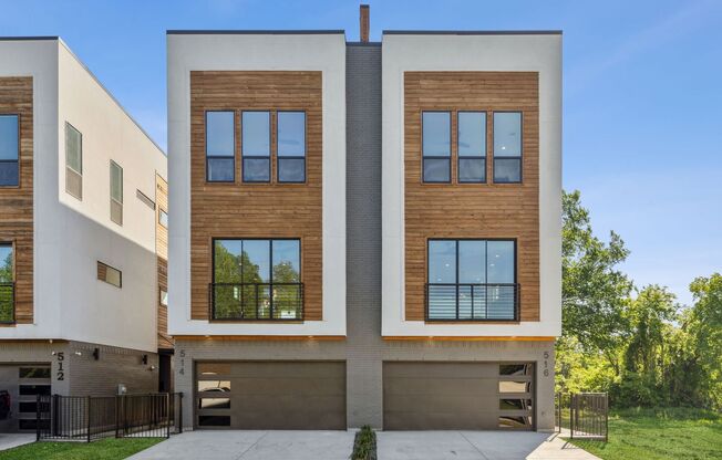 3 Story Townhome with Roof Top Deck