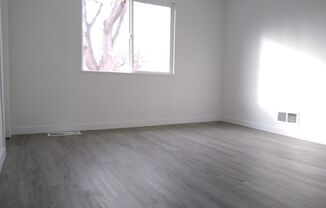 2 beds, 1 bath, $1,875, Unit 5210 Carr St