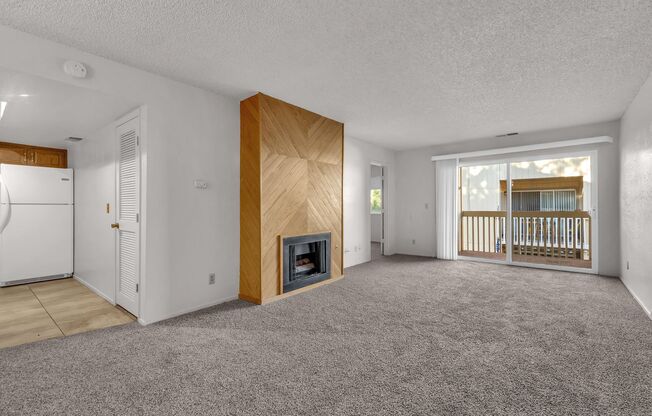 Truckee Riverfront Condo: 2BR, 2BA, Fireplace, Balcony!