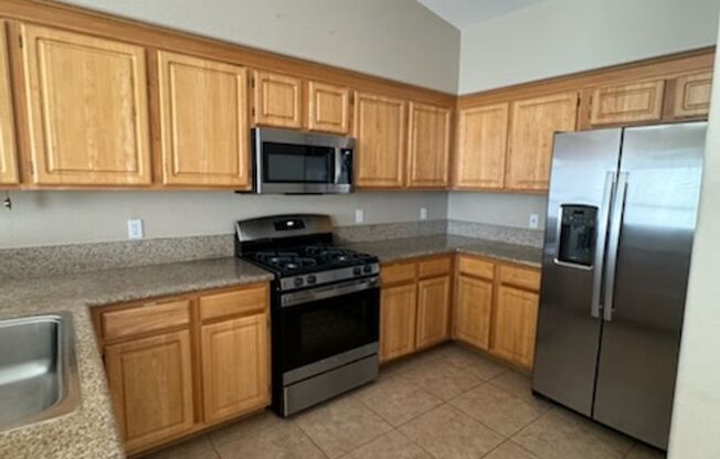 2 beds, 2 baths, $1,600