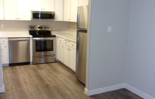 2 beds, 2 baths, 909 sqft, $1,995, Unit 60