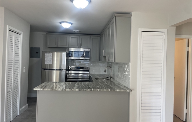 2 beds, 1 bath, 600 sqft, $2,600, Unit 5