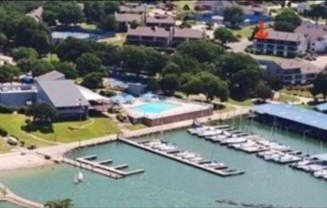 Beautiful Condo Overlooking Lake Ray Hubbard in Chandler's Landing