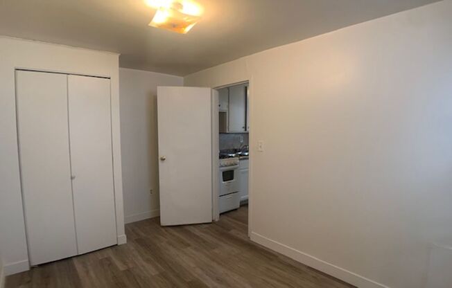 2 beds, 1 bath, $1,350, Unit Unit 2