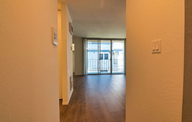 Studio, 1 bath, 475 sqft, $1,875, Unit Unit 303