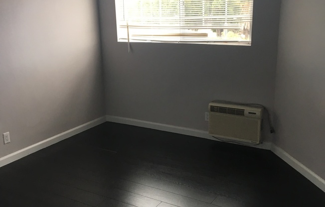 2 beds, 1 bath, $2,395, Unit 4