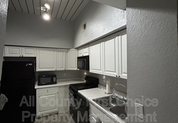2320 W AZEELE ST