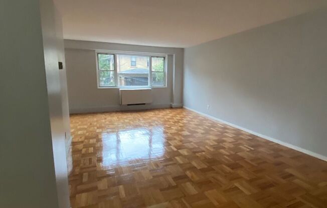 1 bed, 1 bath, $2,400, Unit 3I