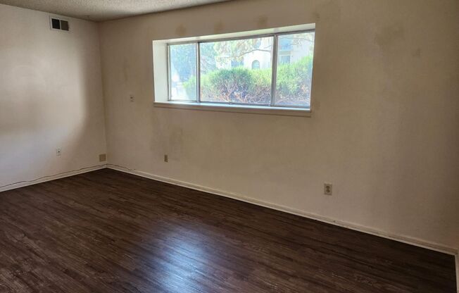 2 beds, 1 bath, $1,695