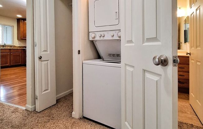 Great Second Floor 2bd Condo With Pool in Gated Complex