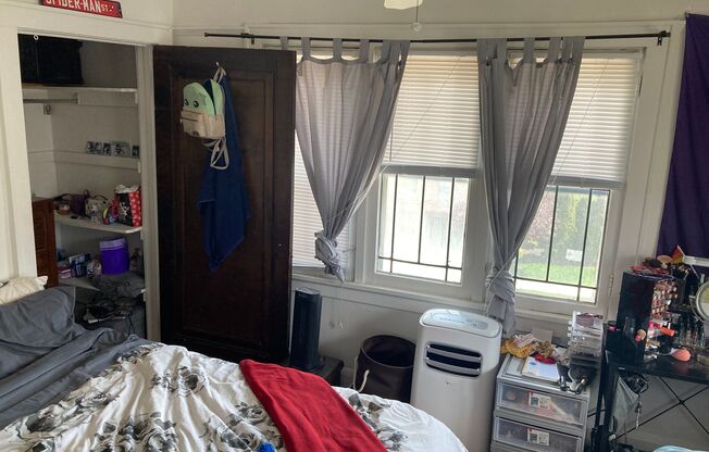 2 beds, 1 bath, 1,100 sqft, $1,295, Unit 18