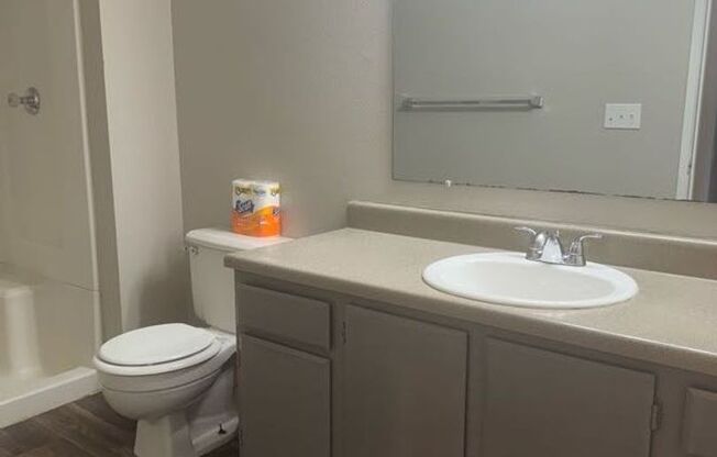 2 beds, 2 baths, 1,070 sqft, $1,675, Unit 12-202