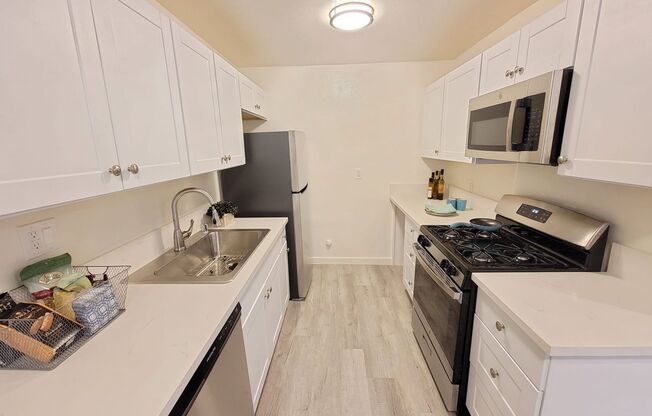 1 bed, 1 bath, $2,050, Unit 38