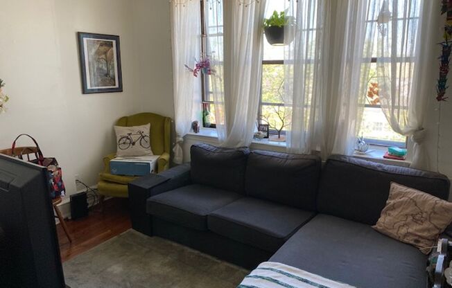 1 bed, 1 bath, $1,299, Unit B09