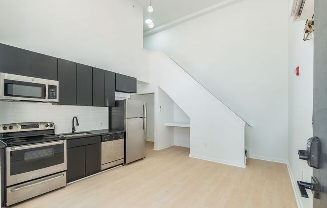 2 beds, 2 baths, 1,000 sqft, $1,627, Unit 27