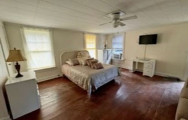 1 bed, 1 bath, $750, Unit 1125 Eager-E